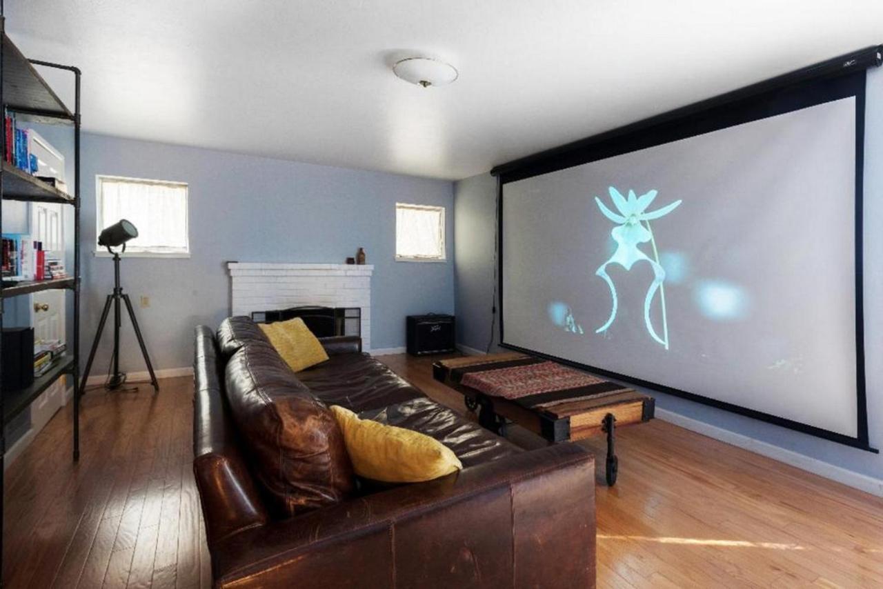 Large 1 Bedroom Apartment, Home Theater, Fireplace بيركيلي المظهر الخارجي الصورة