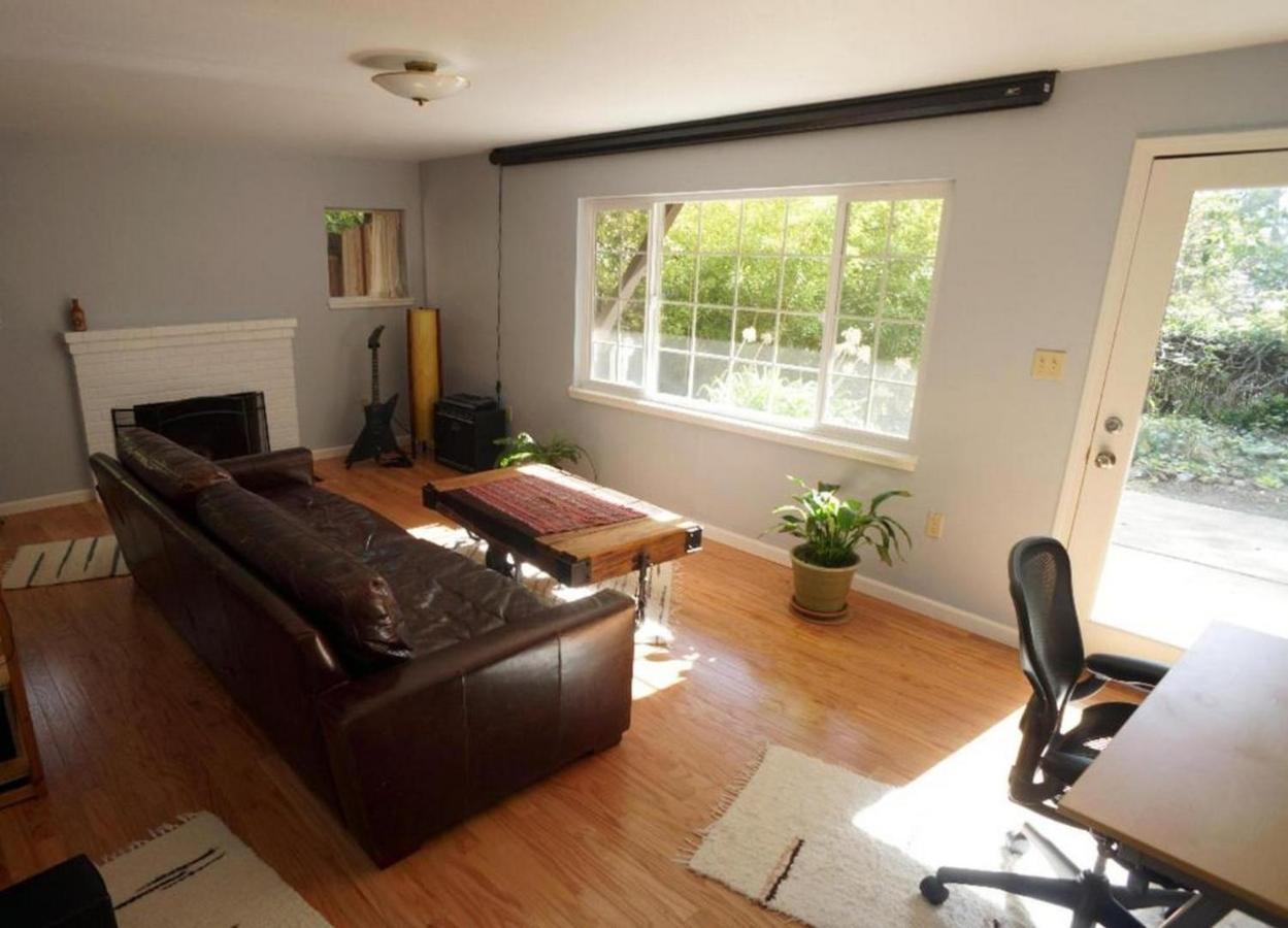 Large 1 Bedroom Apartment, Home Theater, Fireplace بيركيلي المظهر الخارجي الصورة